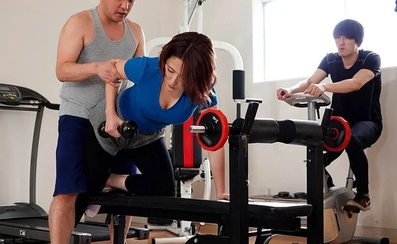 Ông xã phát hiện bà xã cắm sừng với huấn luyện viên thể hình