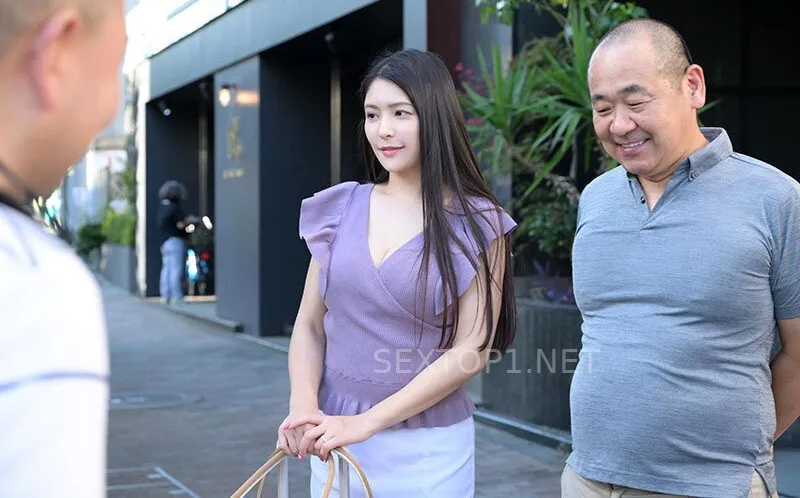 Thấy bà xã của nhân viên đẹp quá, quản lý lại có sở thích nắc bà xã người khác nên đã…