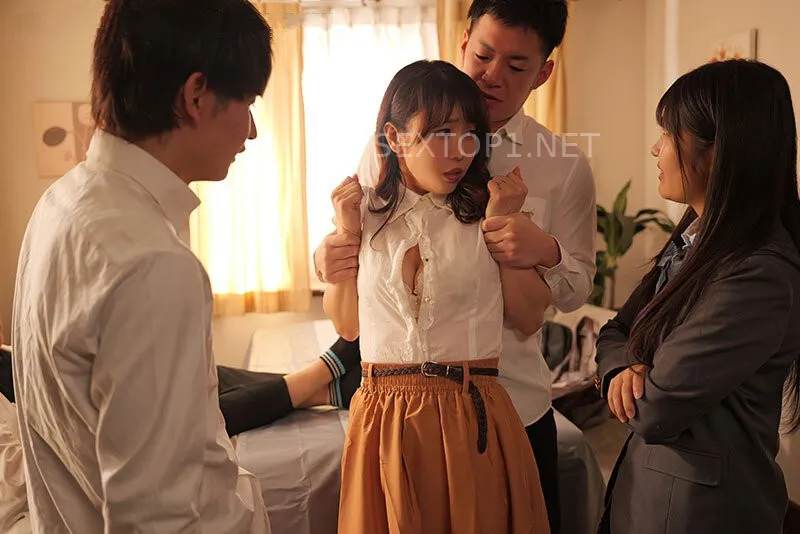 Không ưa má kế, búp bê gọi bạn học về nhà cưỡng hiếp